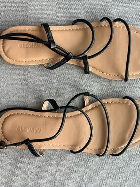 Old Navy Black Strappy Flat Sandals with Tan Footbed